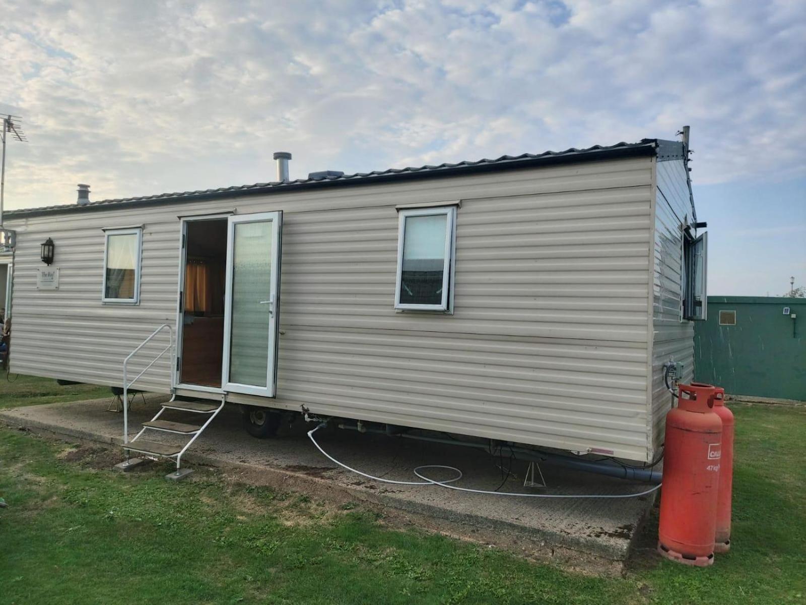 Hotel Dog Friendly 6 Berth Caravan At St Osyth Beach Holiday Park In Essex Ref 28041G Clacton-on-Sea Exterior foto