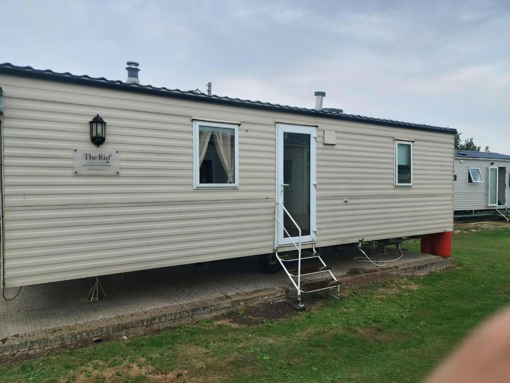 Hotel Dog Friendly 6 Berth Caravan At St Osyth Beach Holiday Park In Essex Ref 28041G Clacton-on-Sea Exterior foto